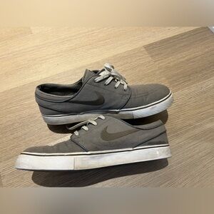 Nike men’s shoe - 10.5